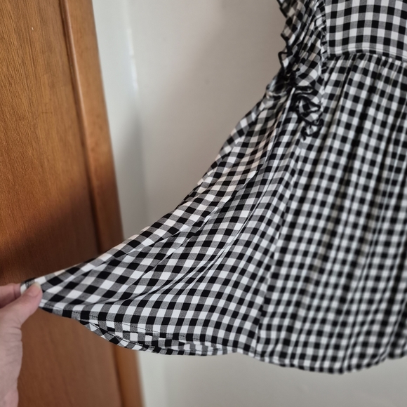 Time and Tru Checkered Ruffle Blouse - Picture 5 of 10